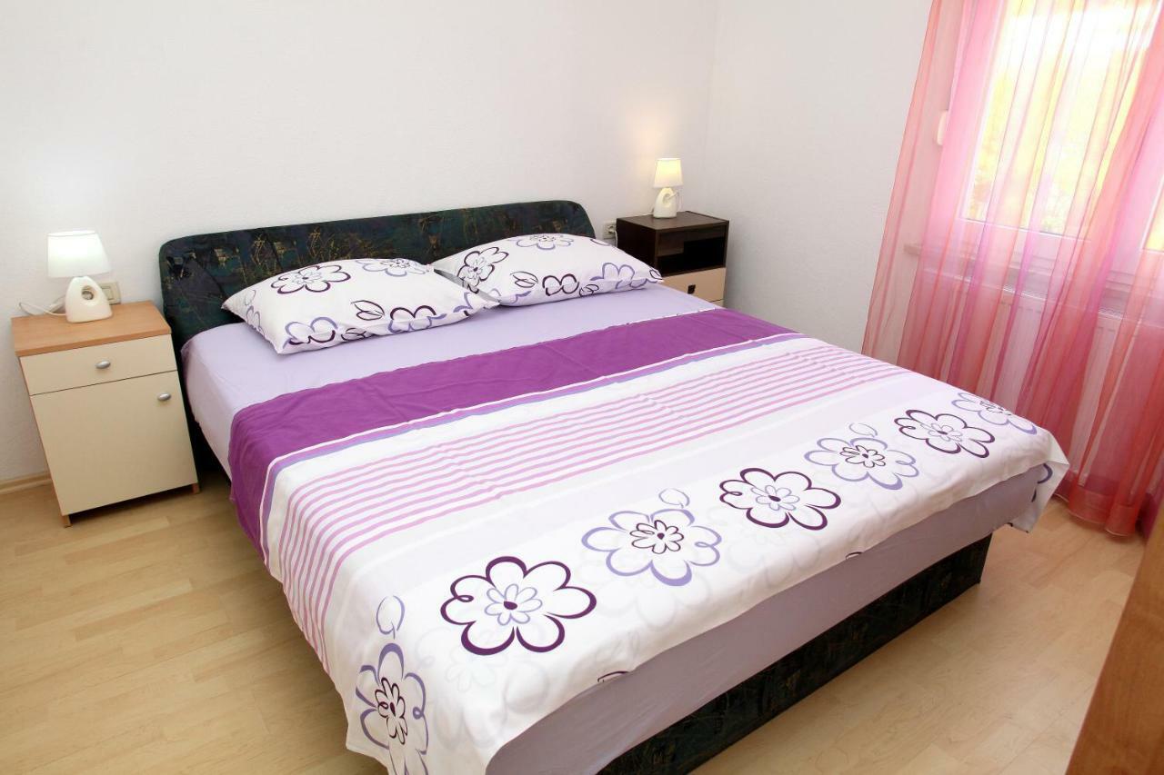 Apartman Dinka โตรกีร์ ภายนอก รูปภาพ