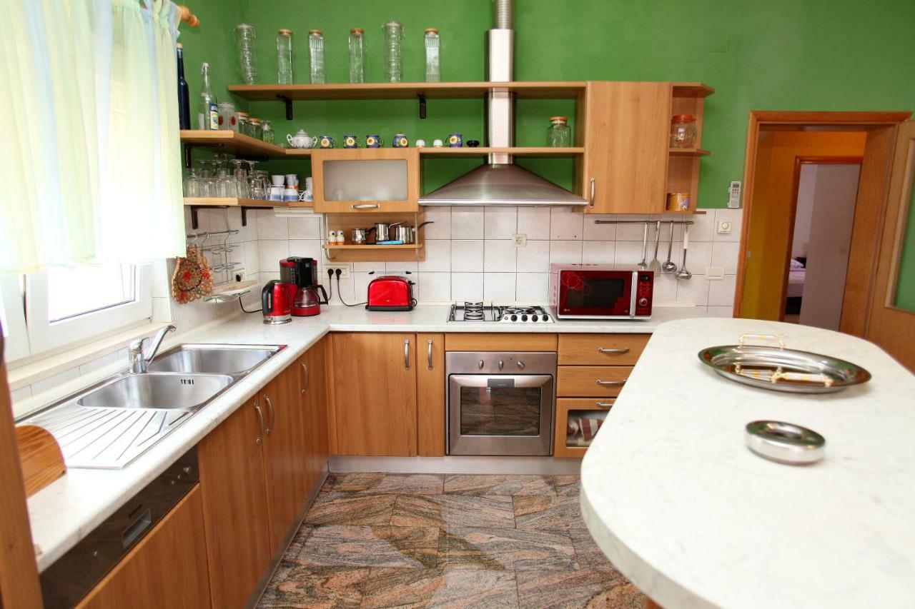 Apartman Dinka โตรกีร์ ภายนอก รูปภาพ