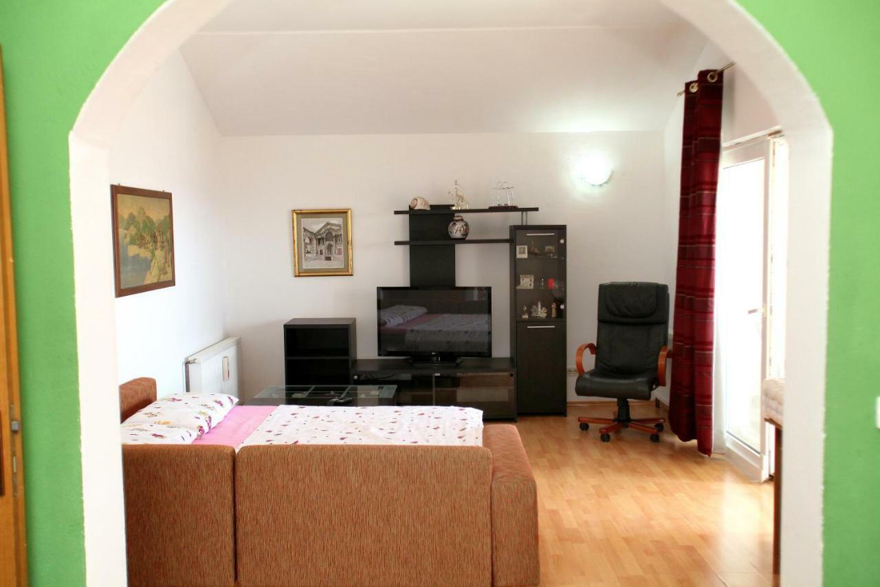 Apartman Dinka โตรกีร์ ภายนอก รูปภาพ
