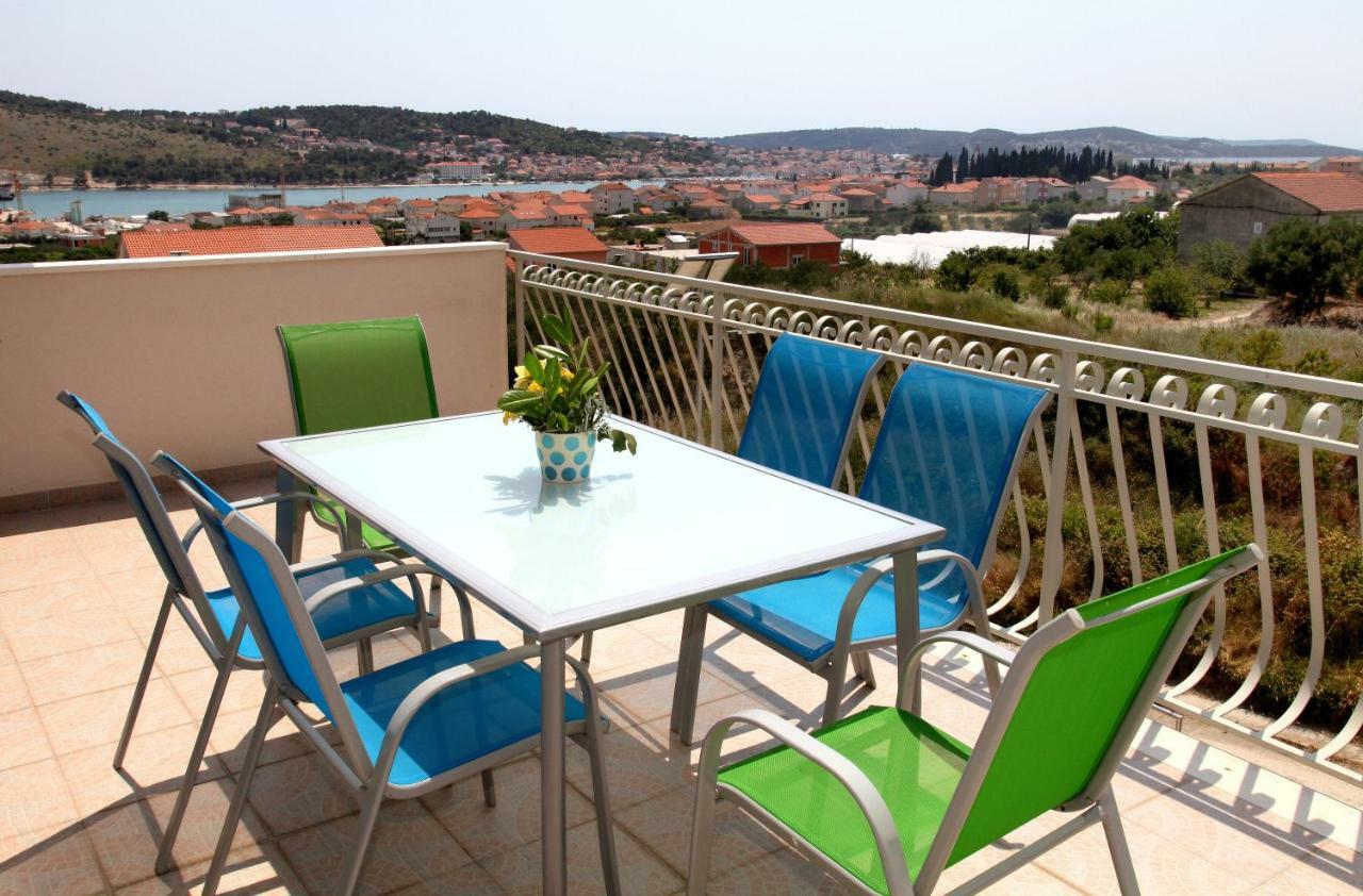 Apartman Dinka โตรกีร์ ภายนอก รูปภาพ