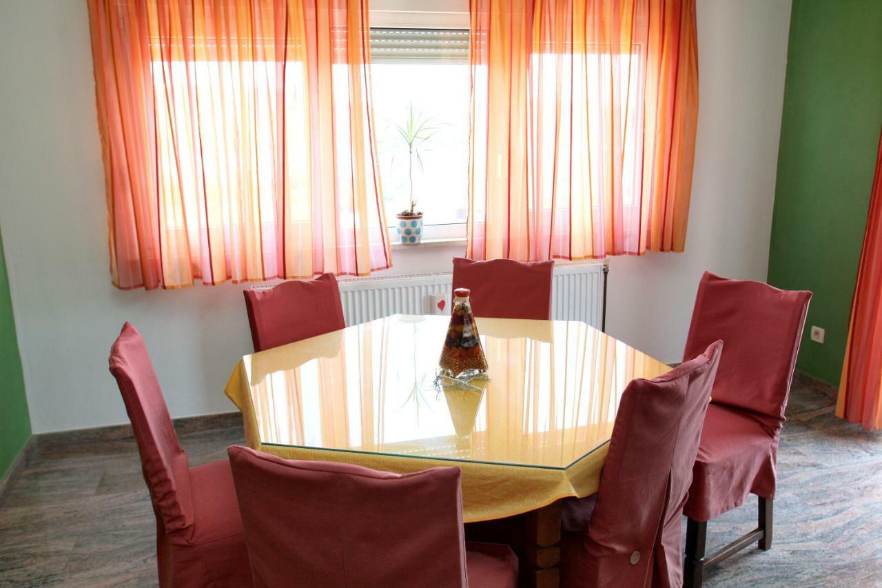 Apartman Dinka โตรกีร์ ภายนอก รูปภาพ