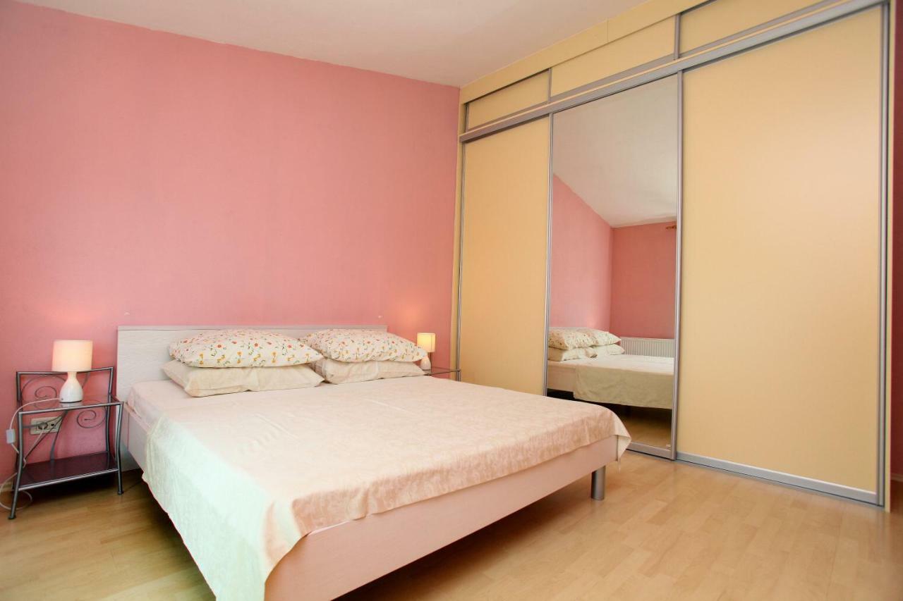 Apartman Dinka โตรกีร์ ภายนอก รูปภาพ