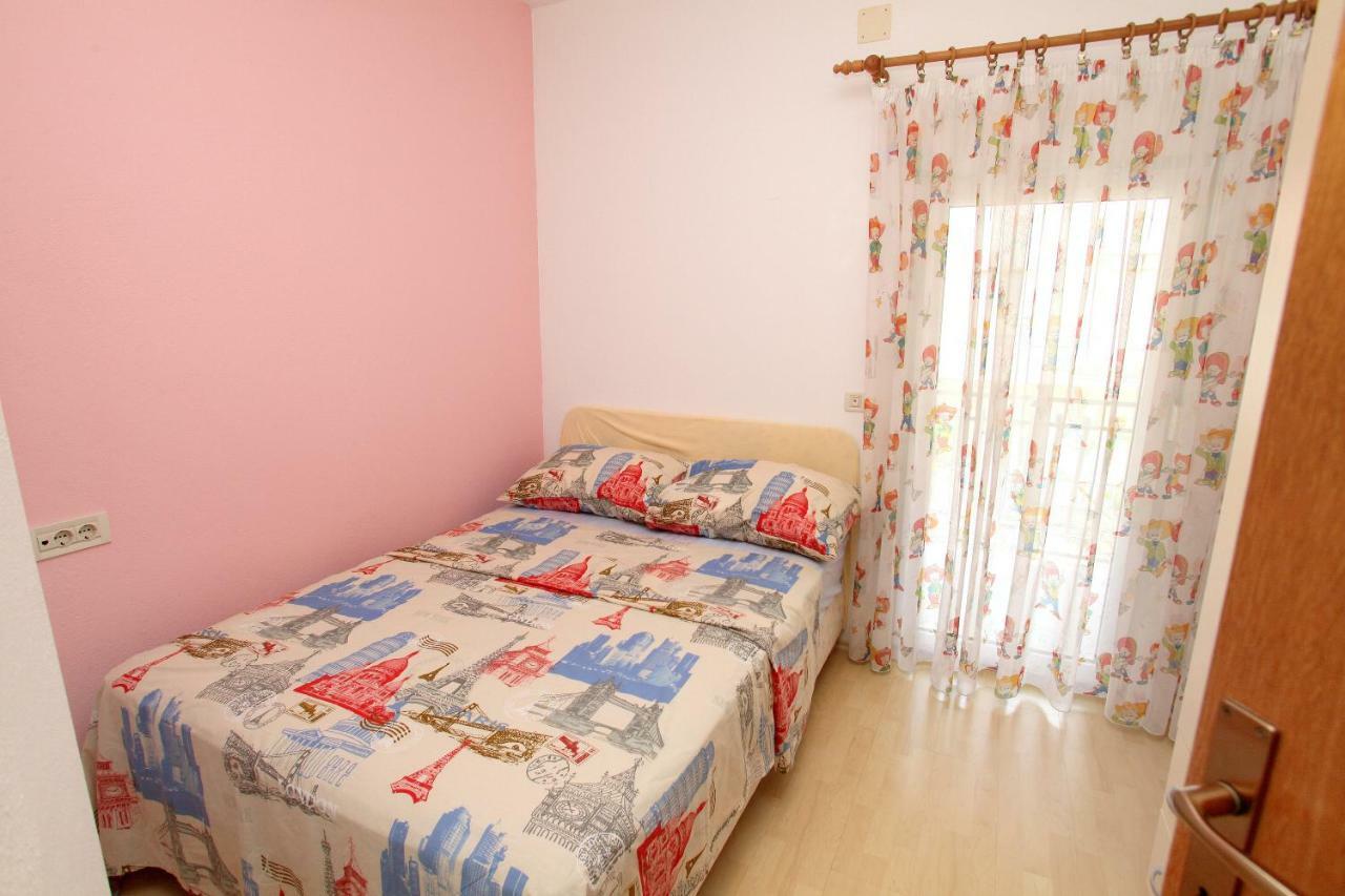 Apartman Dinka โตรกีร์ ภายนอก รูปภาพ