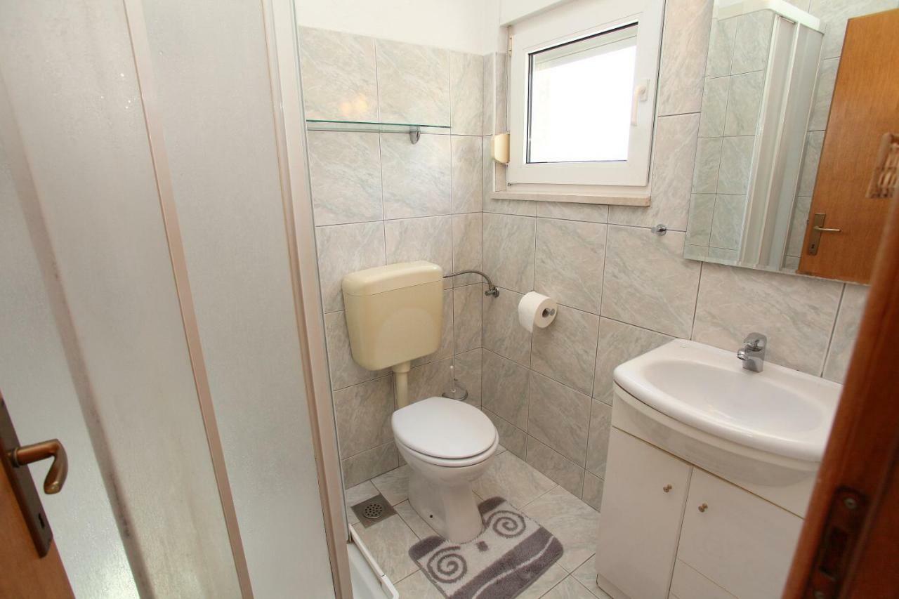 Apartman Dinka โตรกีร์ ภายนอก รูปภาพ