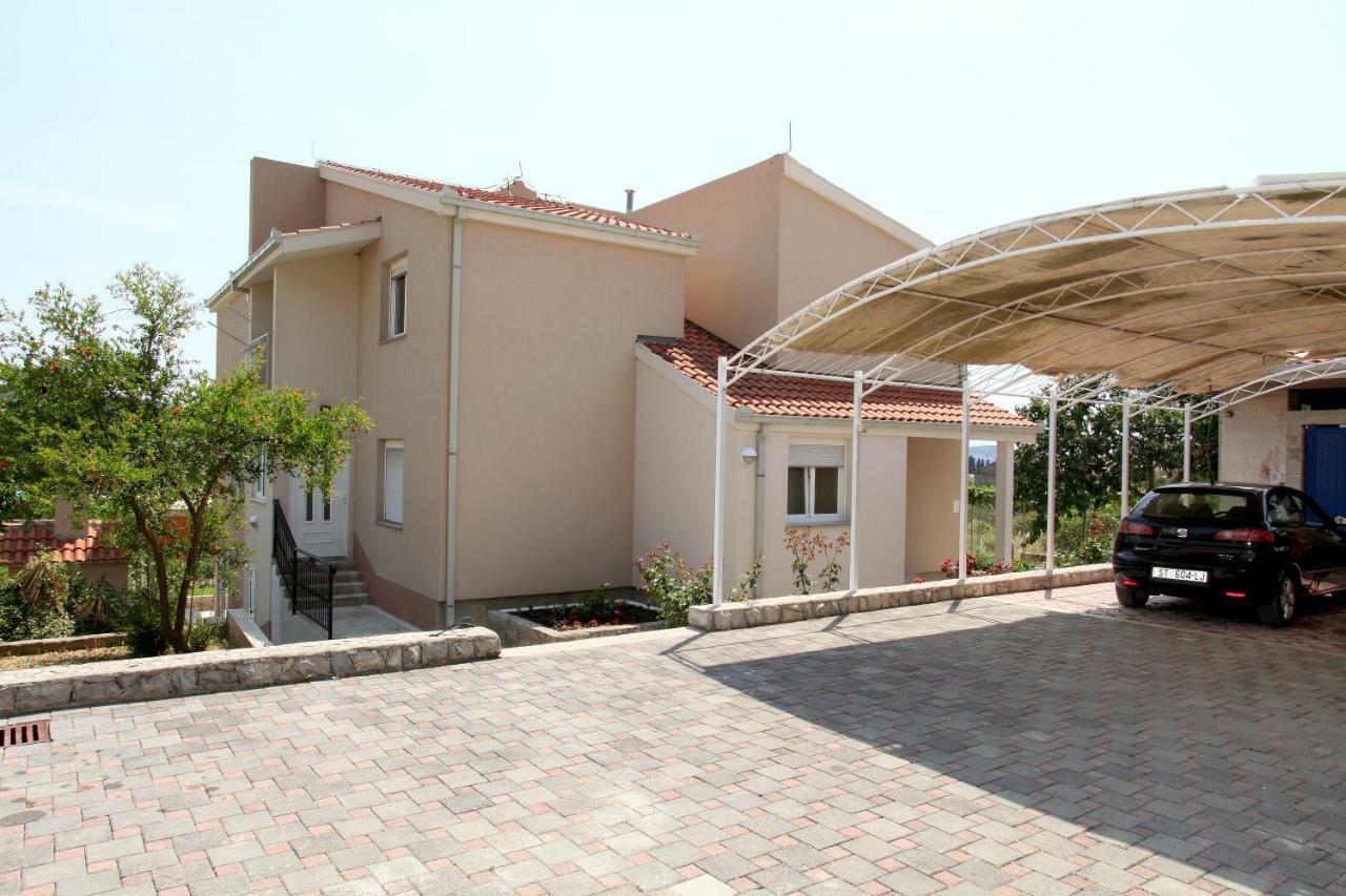 Apartman Dinka โตรกีร์ ภายนอก รูปภาพ