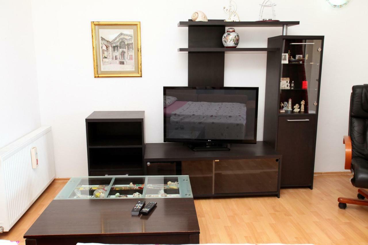 Apartman Dinka โตรกีร์ ภายนอก รูปภาพ