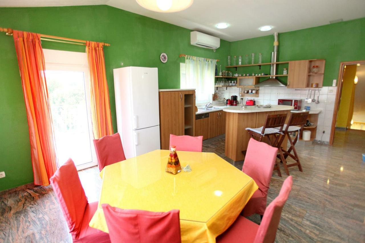 Apartman Dinka โตรกีร์ ภายนอก รูปภาพ