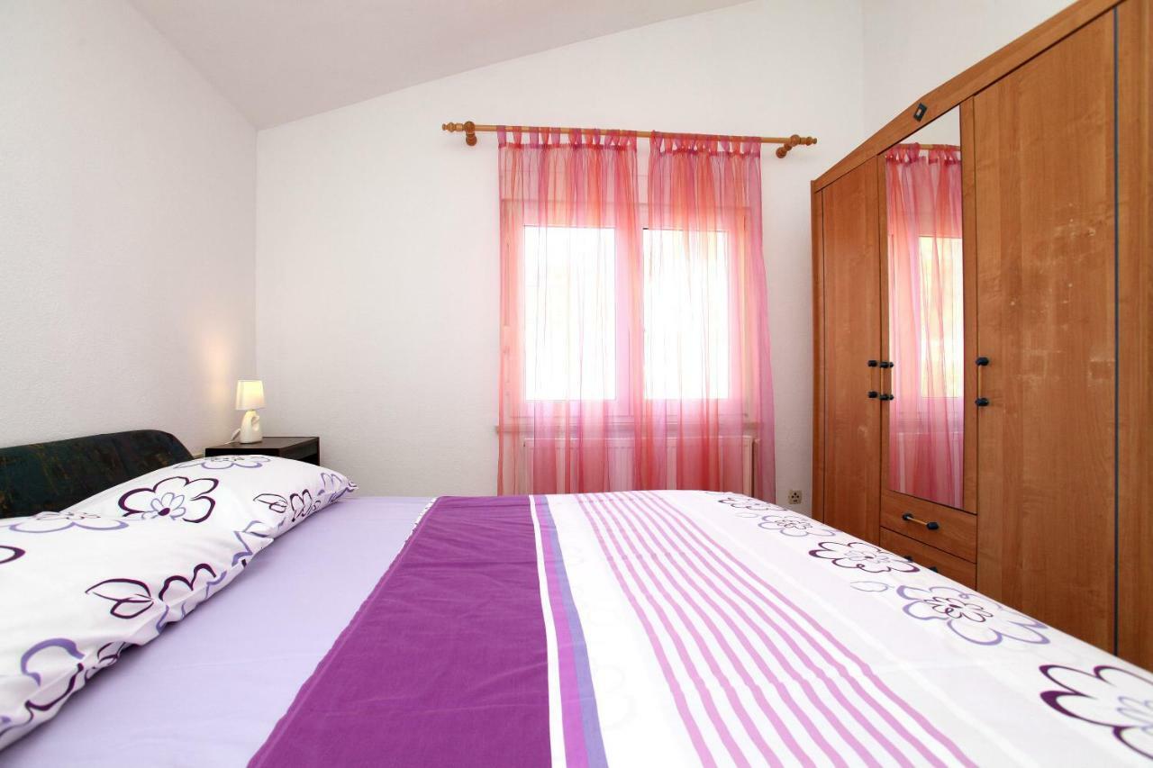 Apartman Dinka โตรกีร์ ภายนอก รูปภาพ