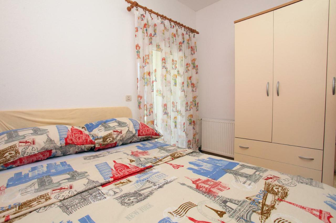 Apartman Dinka โตรกีร์ ภายนอก รูปภาพ