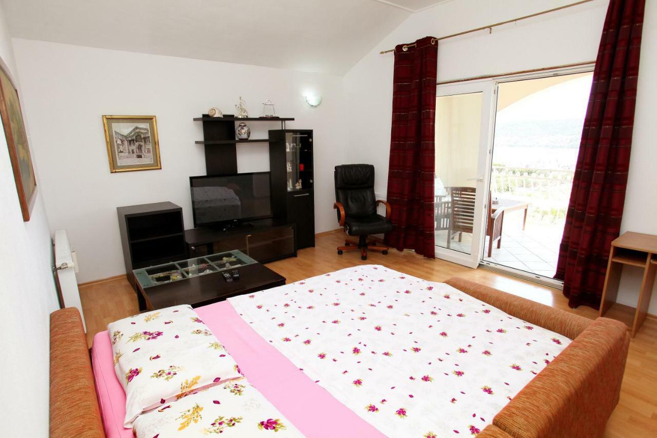 Apartman Dinka โตรกีร์ ภายนอก รูปภาพ