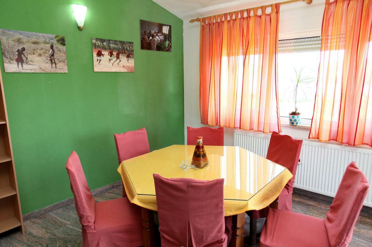 Apartman Dinka โตรกีร์ ภายนอก รูปภาพ