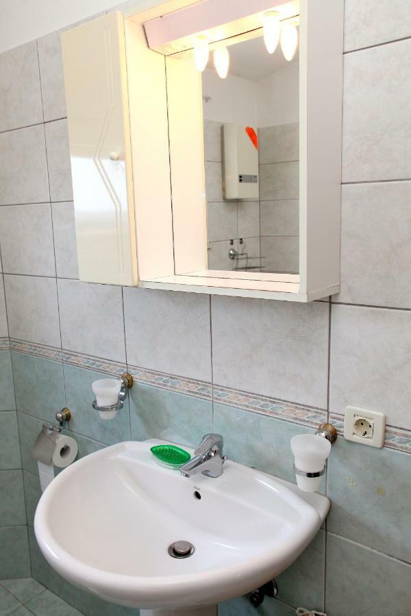 Apartman Dinka โตรกีร์ ภายนอก รูปภาพ