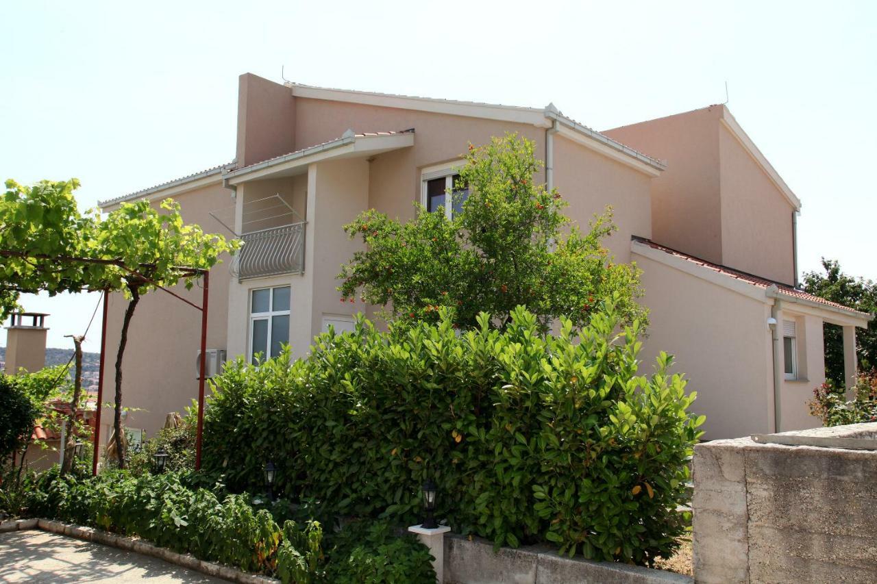 Apartman Dinka โตรกีร์ ภายนอก รูปภาพ